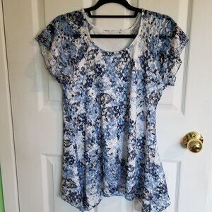 Cute lace top, size M